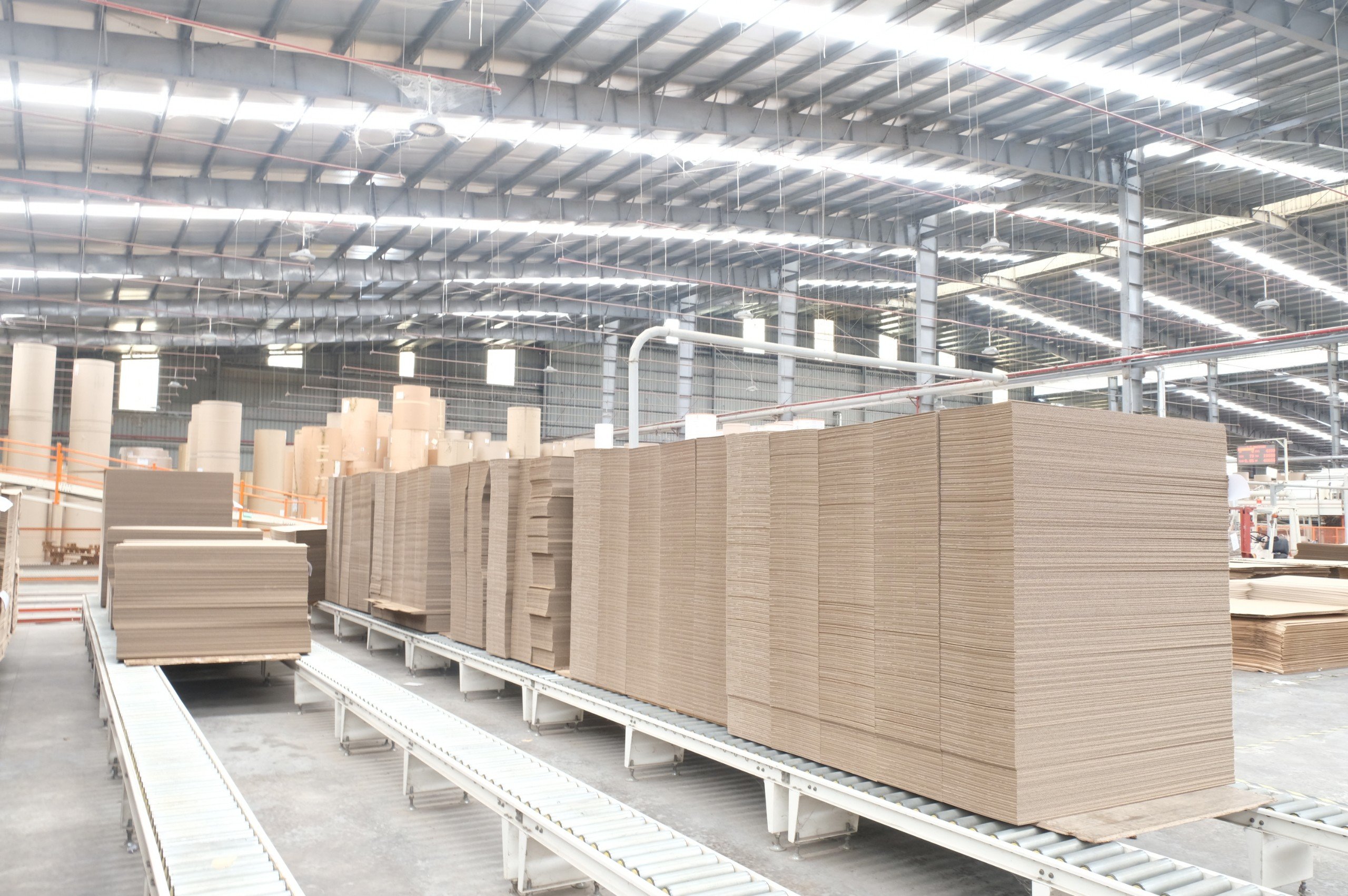 Corrugated sheetboard manufacturing